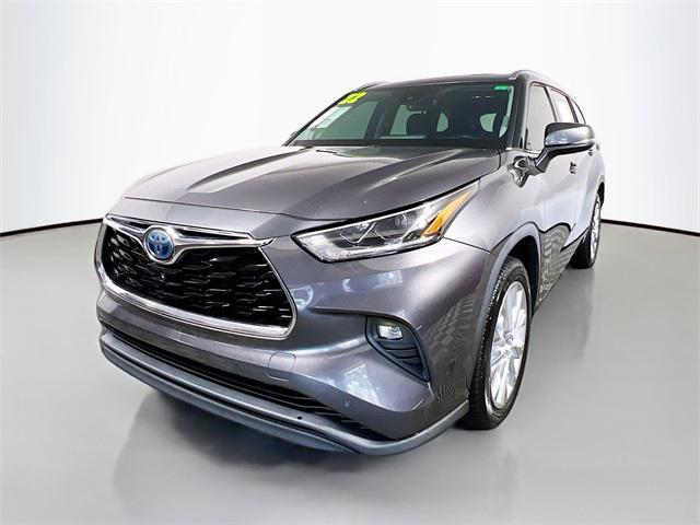 Photo of 2022 Magnetic Gray Metallic Toyota Highlander Hybrid