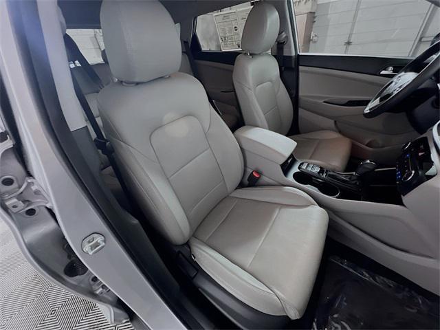 Photo of 2019 Molten Silver Hyundai TUCSON