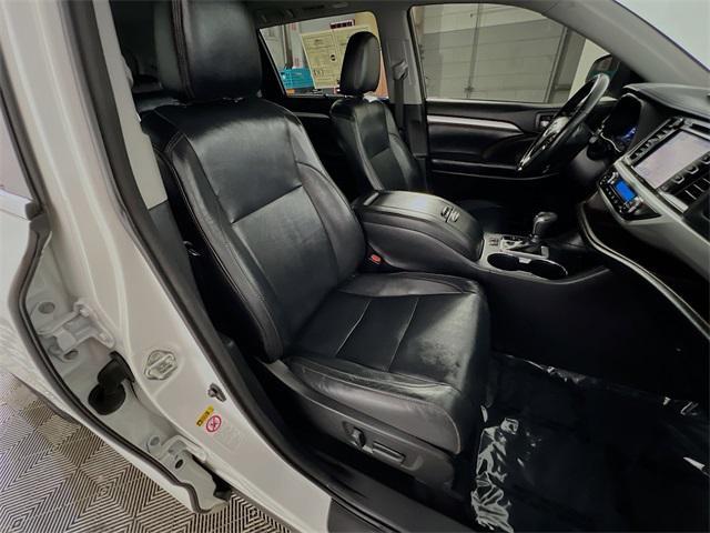 Photo of 2018 Blizzard Pearl Toyota Highlander