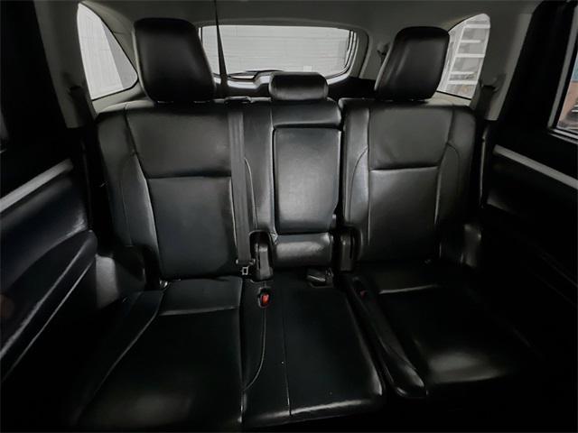 Photo of 2018 Blizzard Pearl Toyota Highlander