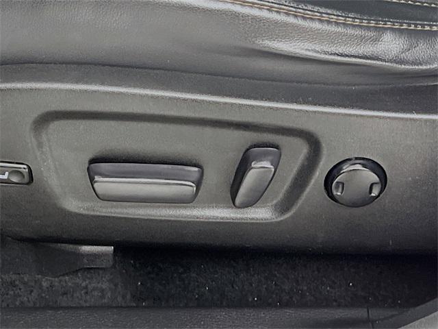 Photo of 2018 Blizzard Pearl Toyota Highlander