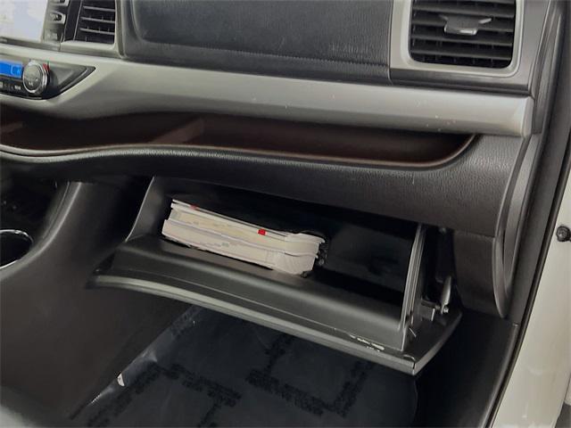 Photo of 2018 Blizzard Pearl Toyota Highlander