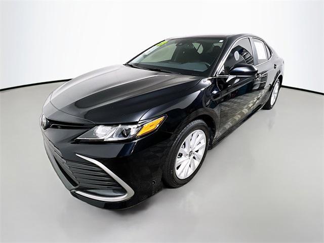 Photo of 2023 Midnight Black Metallic Toyota Camry