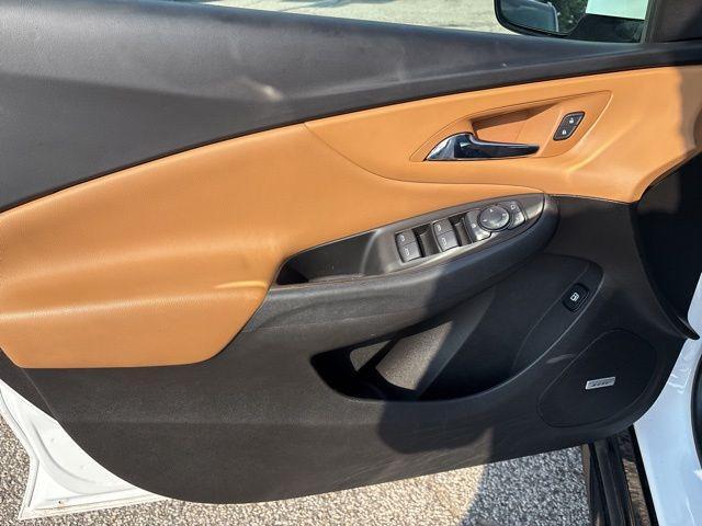 Photo of 2017 Summit White Chevrolet Volt