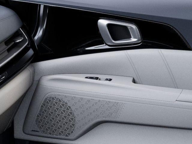 Photo of 2025 Ceramic Silver Kia Carnival
