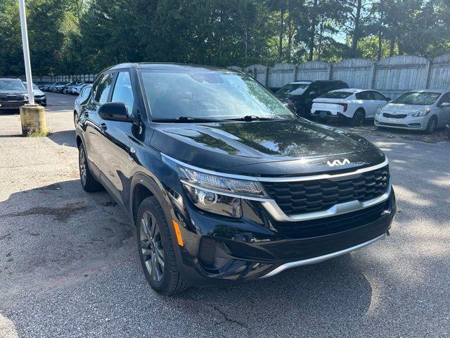 Photo of 2023 Cherry Black Kia Seltos