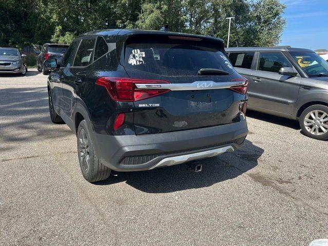 Photo of 2023 Cherry Black Kia Seltos