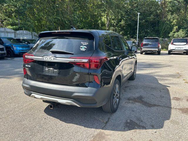 Photo of 2023 Cherry Black Kia Seltos