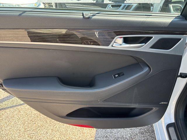 Photo of 2015 Casablanca White Hyundai Genesis
