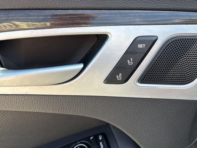Photo of 2015 Casablanca White Hyundai Genesis
