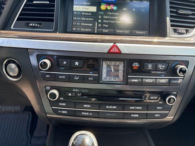 Photo of 2015 Casablanca White Hyundai Genesis