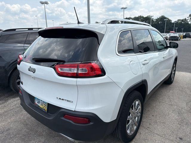 Photo of 2016 Bright White Clearcoat Jeep Cherokee