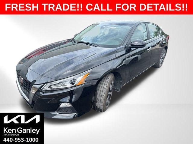 Photo of 2021 Black Nissan Altima