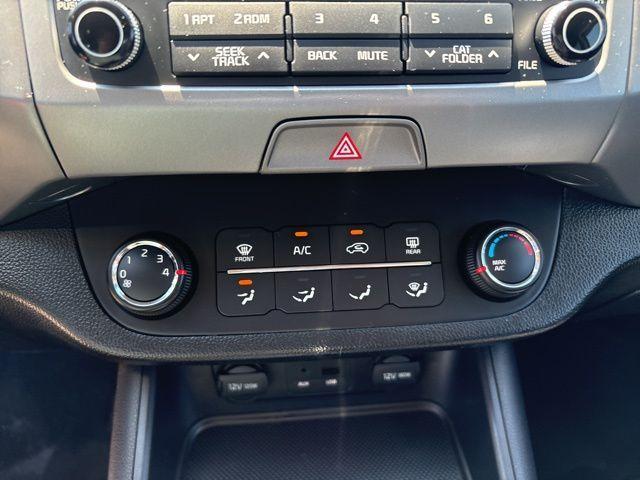 Photo of 2015 Twilight Blue Kia Sportage