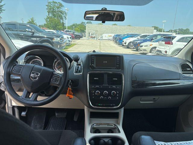 Photo of 2016 Granite Crystal Clearcoat Metallic Dodge Grand Caravan