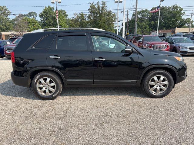 Photo of 2012 Ebony Black Kia Sorento