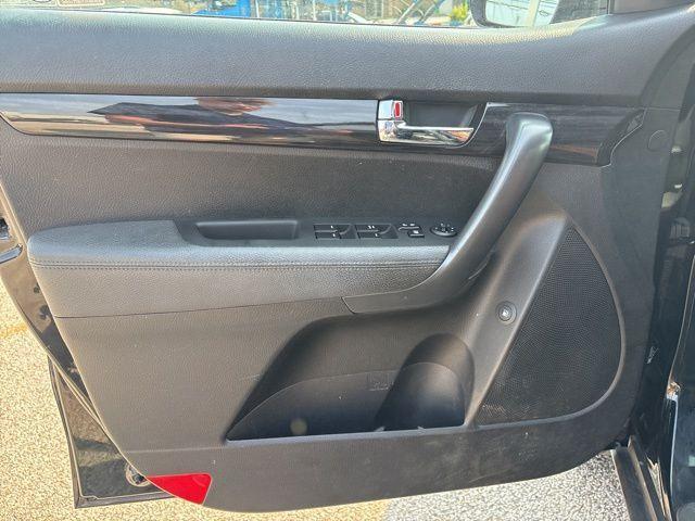 Photo of 2012 Ebony Black Kia Sorento