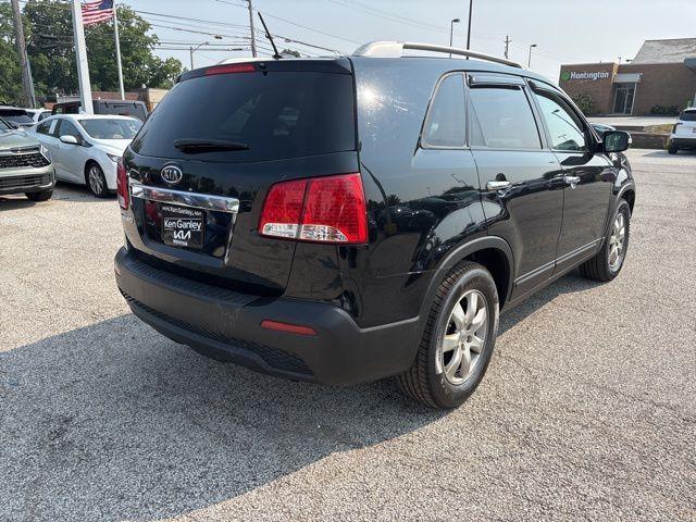 Photo of 2012 Ebony Black Kia Sorento