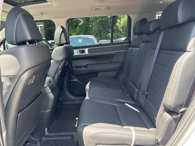 Photo of 2025 White Hyundai SANTA FE