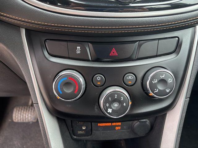 Photo of 2018 Silver Ice Metallic Chevrolet Trax