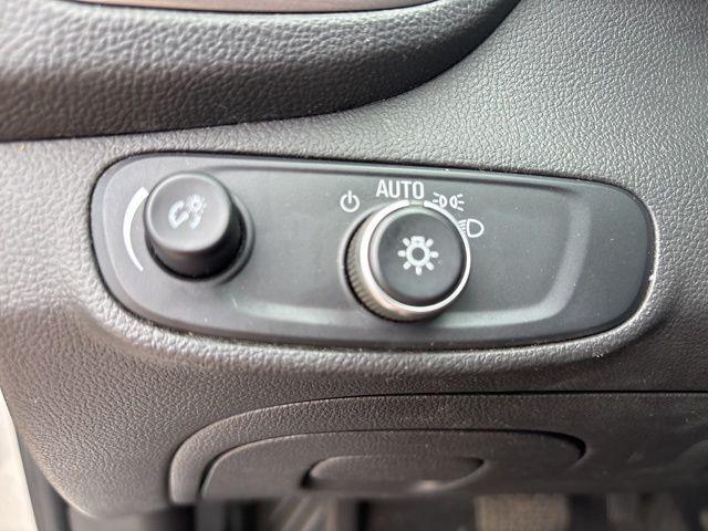 Photo of 2018 Silver Ice Metallic Chevrolet Trax