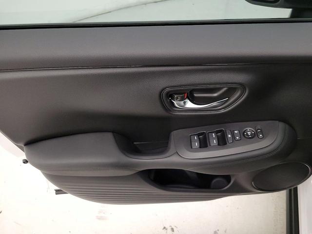 Photo of 2023 White Honda HR-V