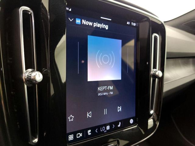 Photo of 2022 Black Volvo C40 Recharge Pure Electric