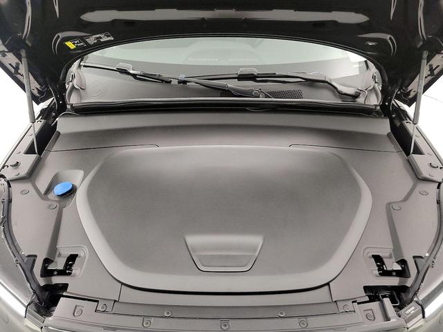 Photo of 2022 Black Volvo C40 Recharge Pure Electric