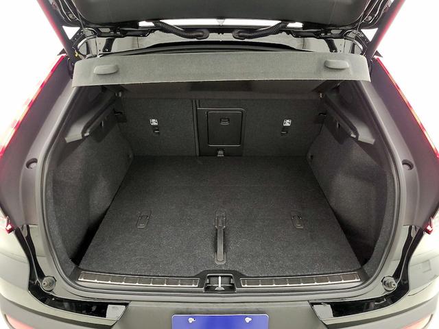 Photo of 2022 Black Volvo C40 Recharge Pure Electric