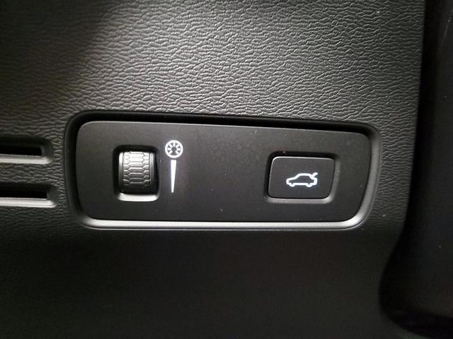 Photo of 2022 Black Volvo C40 Recharge Pure Electric