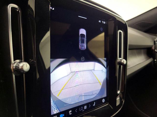 Photo of 2022 Black Volvo C40 Recharge Pure Electric