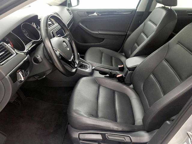 Photo of 2016 Gray Volkswagen Jetta