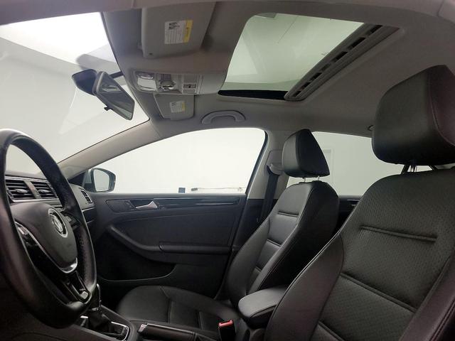 Photo of 2016 Gray Volkswagen Jetta