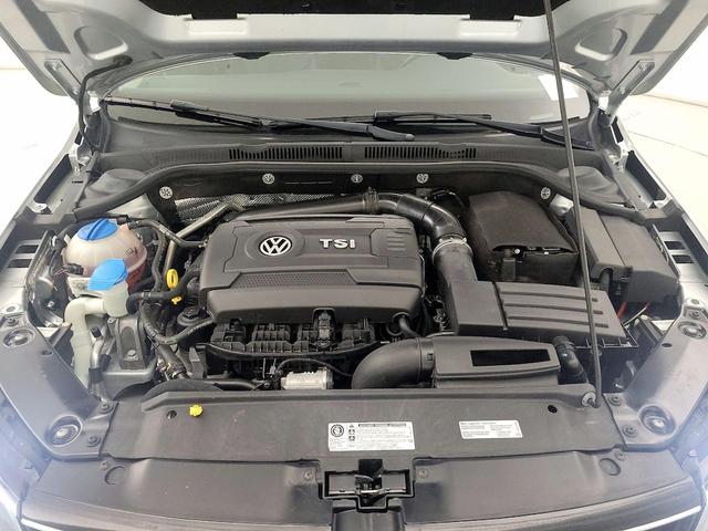 Photo of 2016 Gray Volkswagen Jetta
