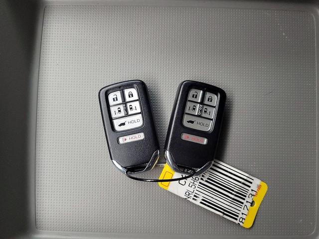 Photo of 2015 Gray Honda Odyssey