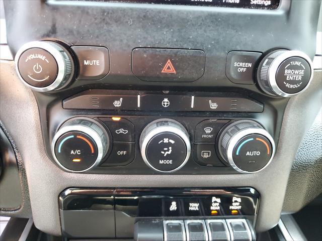 Photo of 2020 Diamond Black Crystal Pearlcoat RAM 1500