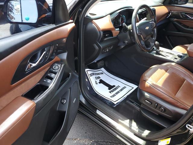 Photo of 2018 Mosaic Black Metallic Chevrolet Traverse