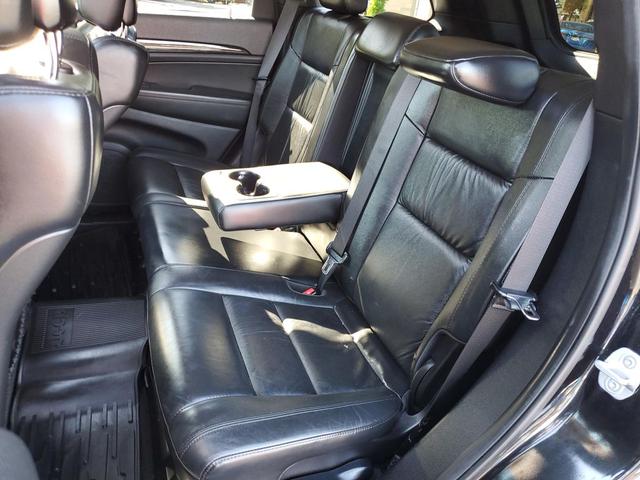 Photo of 2013 Brilliant Black Crystal Pearlcoat Jeep Grand Cherokee