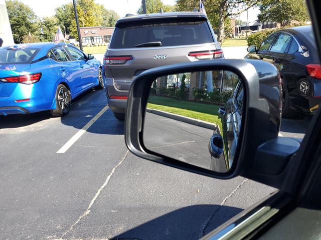 Photo of 2013 Brilliant Black Crystal Pearlcoat Jeep Grand Cherokee