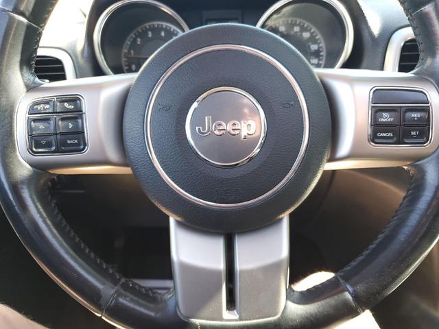 Photo of 2013 Brilliant Black Crystal Pearlcoat Jeep Grand Cherokee