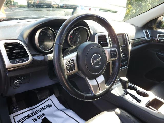 Photo of 2013 Brilliant Black Crystal Pearlcoat Jeep Grand Cherokee