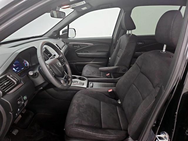 Photo of 2022 Black Honda Pilot