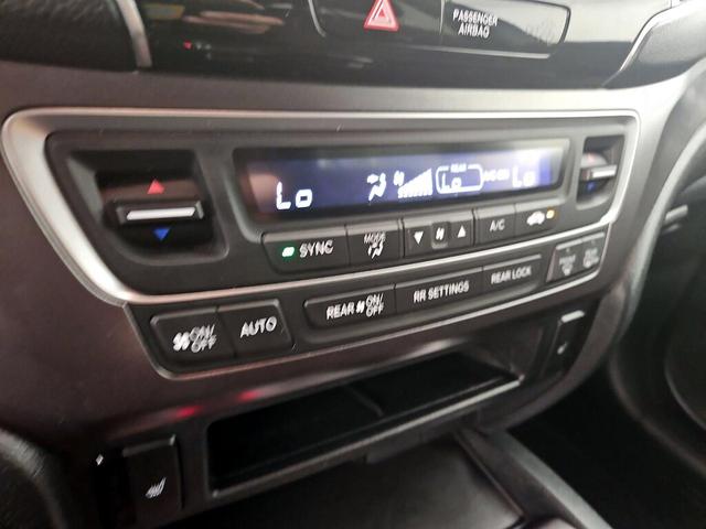 Photo of 2022 Black Honda Pilot