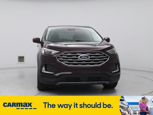 Photo of 2022 Burgundy Ford Edge