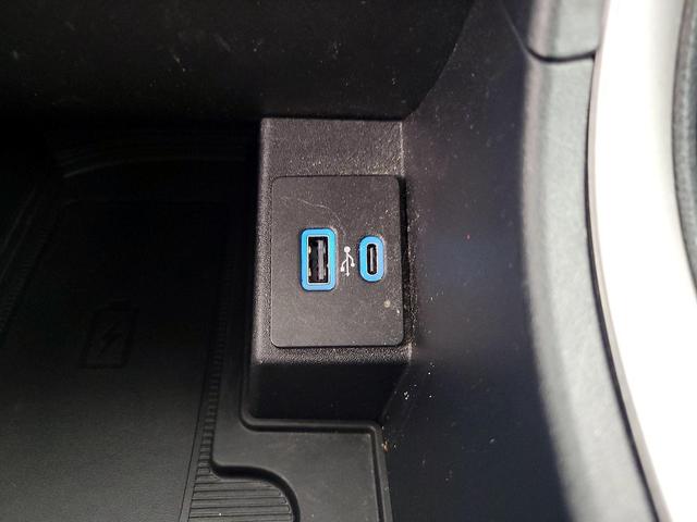 Photo of 2022 Burgundy Ford Edge