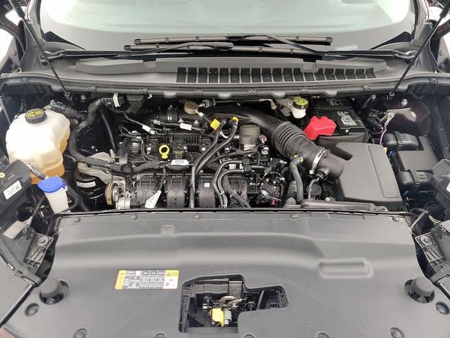 Photo of 2022 Burgundy Ford Edge
