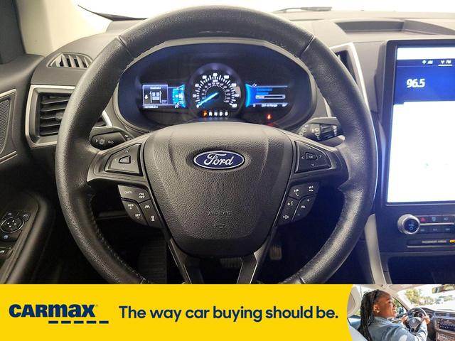 Photo of 2022 Burgundy Ford Edge