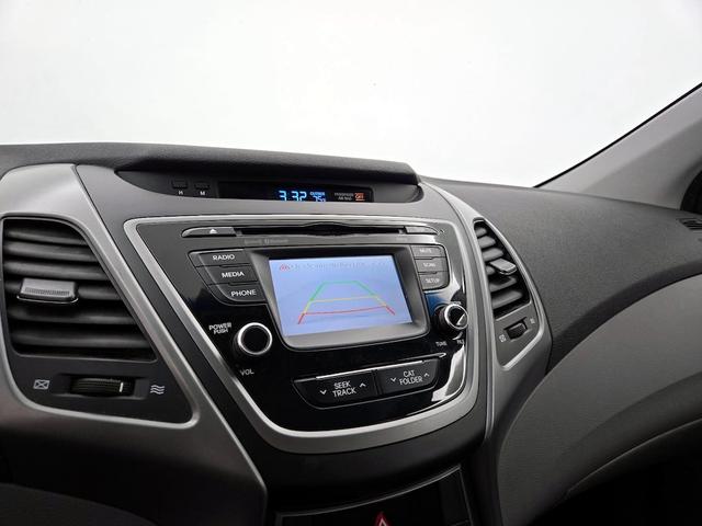 Photo of 2016 White Hyundai ELANTRA