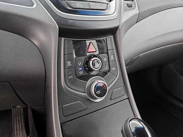 Photo of 2016 White Hyundai ELANTRA