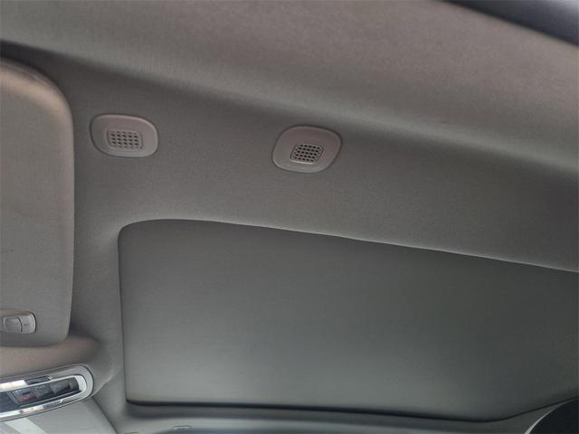 Photo of 2022 Ivory White Tri-Coat Pearlcoat RAM 1500